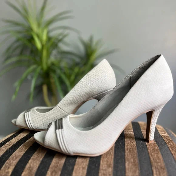 DexFlex Comfort Gray Peep Toe Heel with Siver Accent 10W - Picture 3 of 7